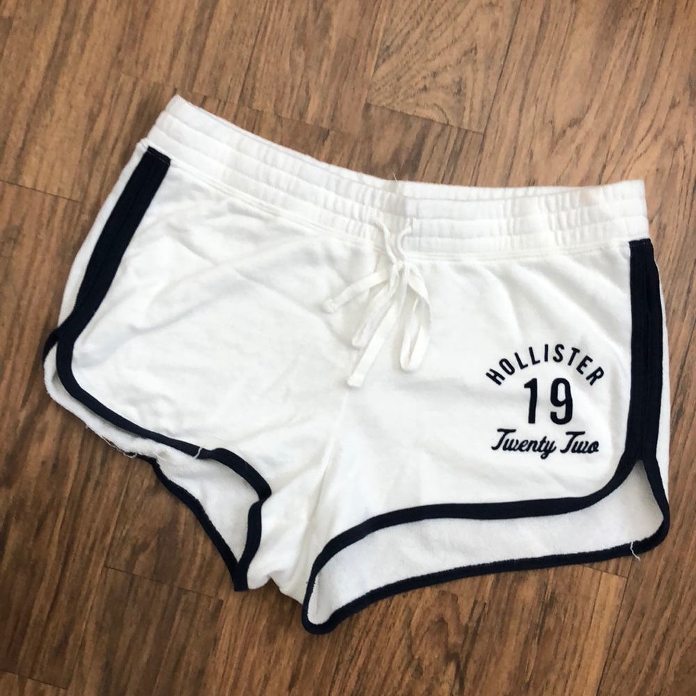🌻3/$10 Comfy Hollister Shorts